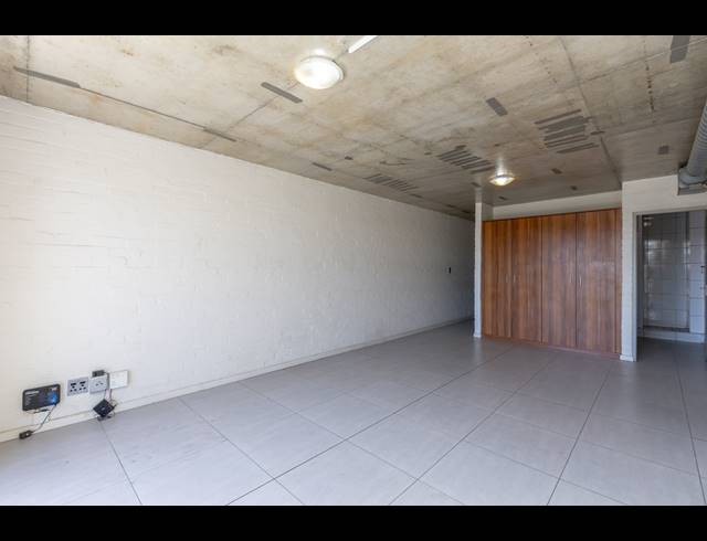 BEDROOM APARTMENT FOR SALE IN WOODSTOCK